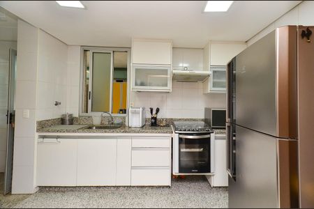 Apartamento à venda com 126m², 3 quartos e 2 vagas Apartamento à venda com 126m², 3 quartos e 2 vagasCozinha