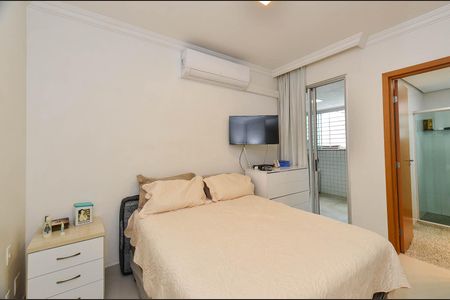 Apartamento à venda com 126m², 3 quartos e 2 vagas Apartamento à venda com 126m², 3 quartos e 2 vagasSuíte