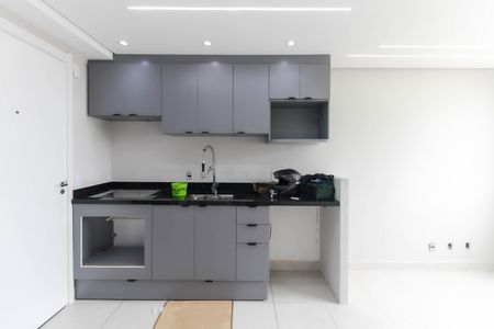 Sala - Cozinha de apartamento para alugar com 2 quartos, 48m² em Vila Carmosina, São Paulo