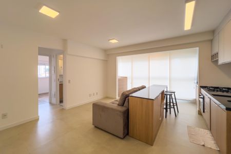 Sala e cozinha de apartamento para alugar com 2 quartos, 61m² em Ipiranga, São Paulo