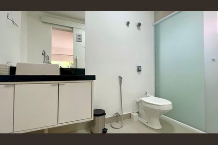 Apartamento à venda com 100m², 2 quartos e 1 vagaBanheiro da Suíte