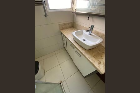 Banheiro de apartamento para alugar com 2 quartos, 70m² em Menino Deus, Porto Alegre