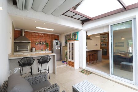 Casa de condomínio para alugar com 350m², 3 quartos e 2 vagas