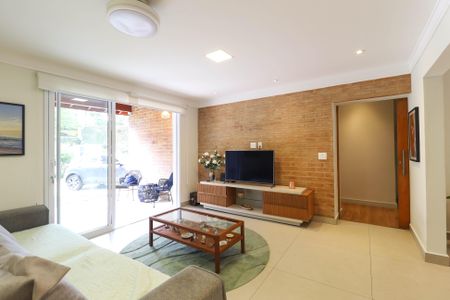 Casa de Condomínio à venda com 3 quartos, 350m² em Jardim Leonor Mendes de Barros, São Paulo