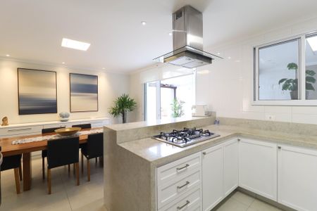 Casa de condomínio para alugar com 350m², 3 quartos e 2 vagas