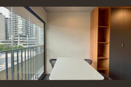 Varanda de kitnet/studio para alugar com 1 quarto, 28m² em Sumaré, São Paulo