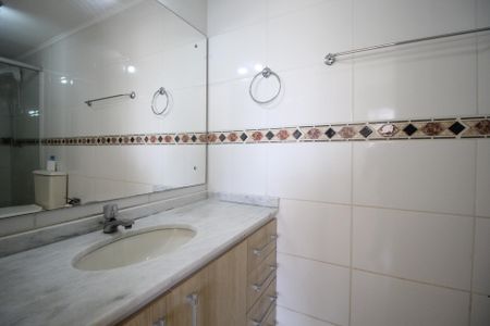 Banheiro da Suíte 1 de apartamento para alugar com 1 quarto, 50m² em Protásio Alves, Porto Alegre