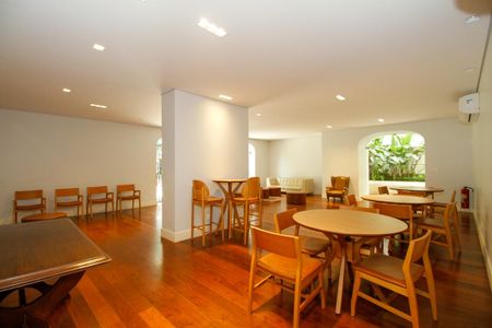 Apartamento para alugar com 220m², 3 quartos e 2 vagas Apartamento para alugar com 220m², 3 quartos e 2 vagasÁrea Comum - Salão de Festas