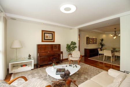 Apartamento para alugar com 220m², 3 quartos e 2 vagas Apartamento para alugar com 220m², 3 quartos e 2 vagasSala de Estar