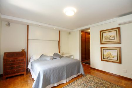 Apartamento para alugar com 220m², 3 quartos e 2 vagas Apartamento para alugar com 220m², 3 quartos e 2 vagasSuíte