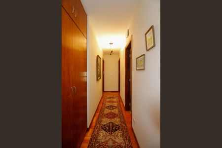 Apartamento para alugar com 220m², 3 quartos e 2 vagas Apartamento para alugar com 220m², 3 quartos e 2 vagasCorredor da Área Íntima