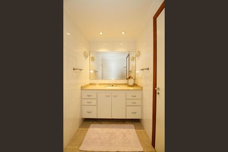 Apartamento para alugar com 220m², 3 quartos e 2 vagas Apartamento para alugar com 220m², 3 quartos e 2 vagasBanheiro Social