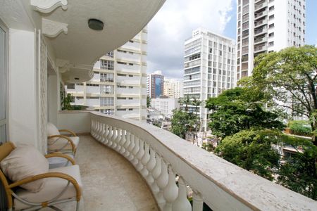 Apartamento para alugar com 220m², 3 quartos e 2 vagas Apartamento para alugar com 220m², 3 quartos e 2 vagasVaranda
