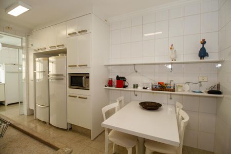 Apartamento para alugar com 220m², 3 quartos e 2 vagas Apartamento para alugar com 220m², 3 quartos e 2 vagasCozinha