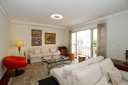 Apartamento para alugar com 220m², 3 quartos e 2 vagas Apartamento para alugar com 220m², 3 quartos e 2 vagasSala de Estar