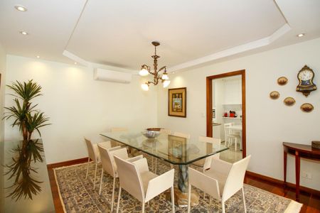 Apartamento para alugar com 220m², 3 quartos e 2 vagas Apartamento para alugar com 220m², 3 quartos e 2 vagasSala de Jantar