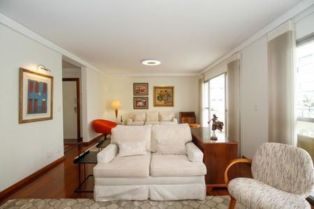 Apartamento para alugar com 220m², 3 quartos e 2 vagas Apartamento para alugar com 220m², 3 quartos e 2 vagasSala de Estar