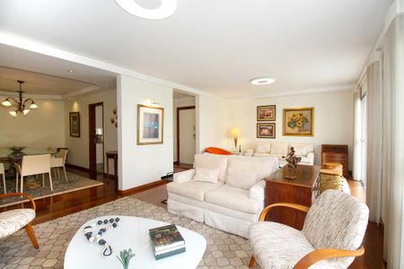 Apartamento para alugar com 220m², 3 quartos e 2 vagas Apartamento para alugar com 220m², 3 quartos e 2 vagasSala de Estar
