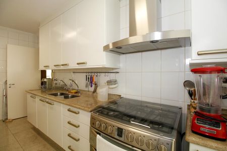 Apartamento para alugar com 220m², 3 quartos e 2 vagas Apartamento para alugar com 220m², 3 quartos e 2 vagasCozinha