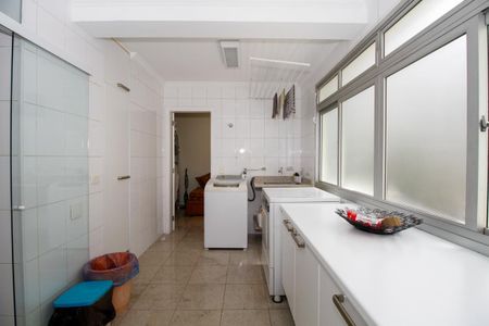 Apartamento para alugar com 220m², 3 quartos e 2 vagas Apartamento para alugar com 220m², 3 quartos e 2 vagasÁrea de Serviço