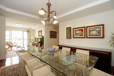 Apartamento para alugar com 220m², 3 quartos e 2 vagas Apartamento para alugar com 220m², 3 quartos e 2 vagasSala de Jantar