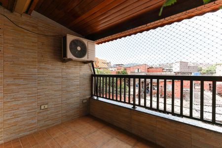 Casa à venda com 150m², 3 quartos e 1 vaga Casa à venda com 150m², 3 quartos e 1 vagaEdícula - Varanda do quarto