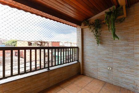 Casa à venda com 150m², 3 quartos e 1 vaga Casa à venda com 150m², 3 quartos e 1 vagaEdícula - Varanda do quarto