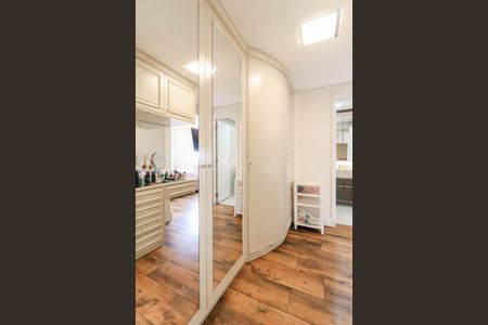 Apartamento à venda com 130m², 3 quartos e 2 vagas Apartamento à venda com 130m², 3 quartos e 2 vagasCloset da Suíte