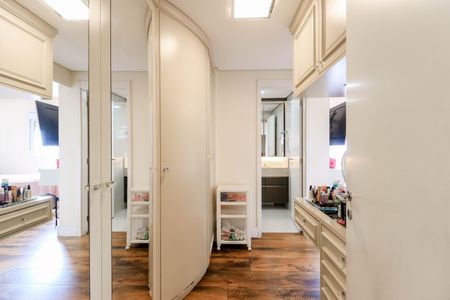Apartamento à venda com 130m², 3 quartos e 2 vagas Apartamento à venda com 130m², 3 quartos e 2 vagasCloset da Suíte