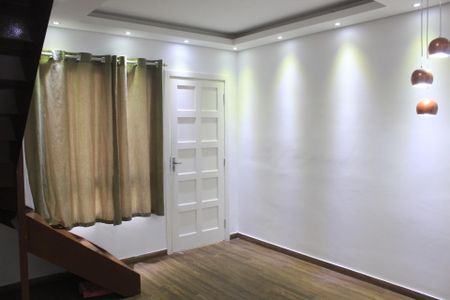 Sala de casa de condomínio para alugar com 2 quartos, 52m² em Centreville, Cotia