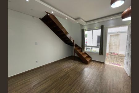 Sala de casa de condomínio para alugar com 2 quartos, 52m² em Centreville, Cotia