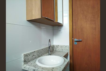 Banheiro de kitnet/studio para alugar com 1 quarto, 30m² em Vila Alpina, São Paulo