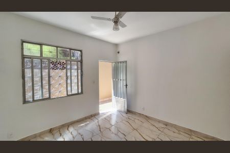 Sala de casa para alugar com 2 quartos, 2m² em Olaria, Rio de Janeiro