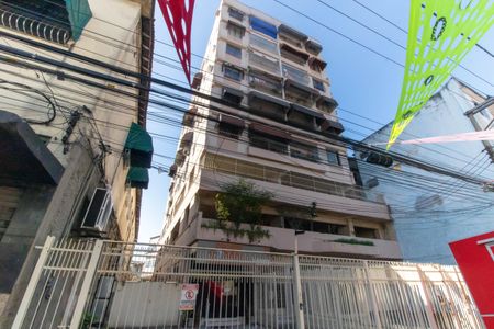Apartamento à venda com 75m², 2 quartos e 1 vagaFachada