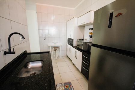Cozinha de apartamento para alugar com 2 quartos, 69m² em Nova Mirim, Praia Grande