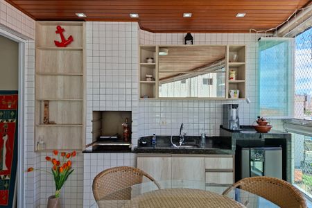 Apartamento para alugar com 106m², 2 quartos e 1 vagaSacada