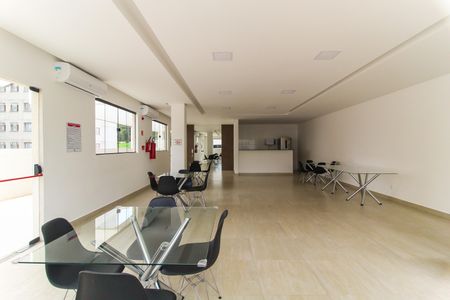 Apartamento para alugar com 43m², 2 quartos e 1 vaga Apartamento para alugar com 43m², 2 quartos e 1 vagaÁrea comum - Salão de festas