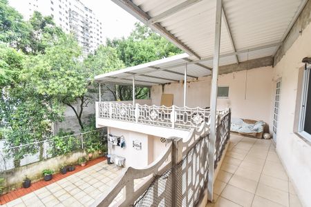 Casa para alugar com 400m², 4 quartos e 4 vagas Casa para alugar com 400m², 4 quartos e 4 vagasVaranda da suíte 2