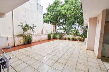 Casa para alugar com 400m², 4 quartos e 4 vagas Casa para alugar com 400m², 4 quartos e 4 vagasQuintal