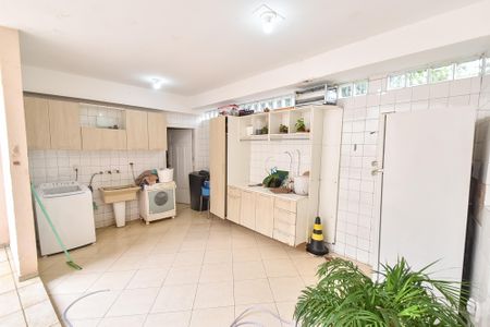 Casa para alugar com 400m², 4 quartos e 4 vagas Casa para alugar com 400m², 4 quartos e 4 vagasÁrea de serviço