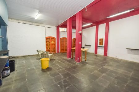 Casa para alugar com 400m², 4 quartos e 4 vagas Casa para alugar com 400m², 4 quartos e 4 vagasPiso inferior - salão