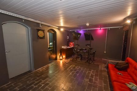 Casa para alugar com 400m², 4 quartos e 4 vagas Casa para alugar com 400m², 4 quartos e 4 vagasPiso inferior - sala