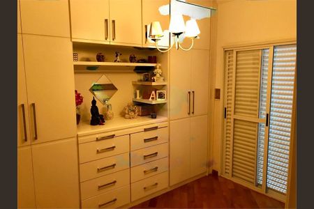 Casa à venda com 3 quartos, 100m² em Vila Brasilio Machado, São Paulo