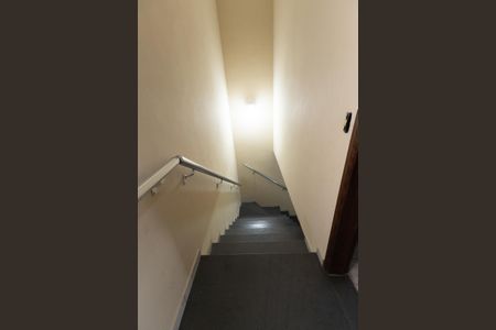 Casa para alugar com 160m², 2 quartos e 1 vagaEscada