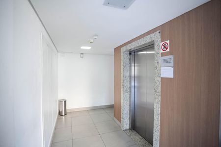 Apartamento à venda com 80m², 3 quartos e 2 vagasHall social