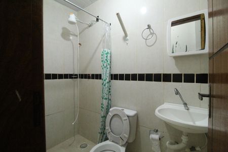 Banheiro de kitnet/studio para alugar com 1 quarto, 59m² em Taquara, Rio de Janeiro