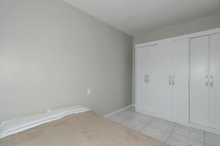 Quarto 2 de apartamento para alugar com 2 quartos, 49m² em Jardim Dona Leopoldina, Porto Alegre