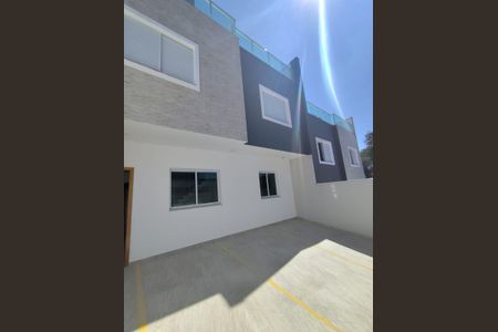 Casa à venda com 97m², 2 quartos e 2 vagas