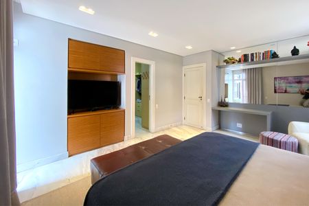 Apartamento à venda com 281m², 4 quartos e 4 vagasSuite 1