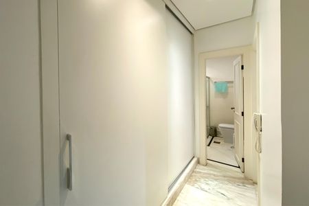 Apartamento à venda com 281m², 4 quartos e 4 vagasCorredor